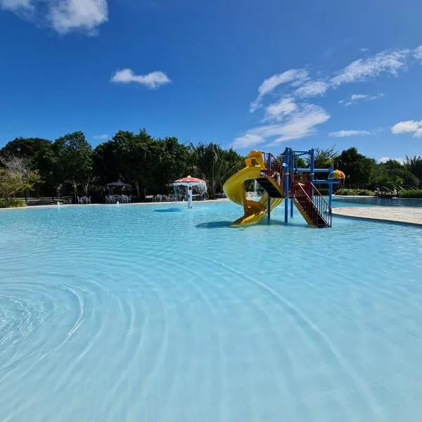 ILOA Condomínio Resort BARRA DE SÃO MIGUEL, Quarto em frente a piscina，位于Cerobas的酒店