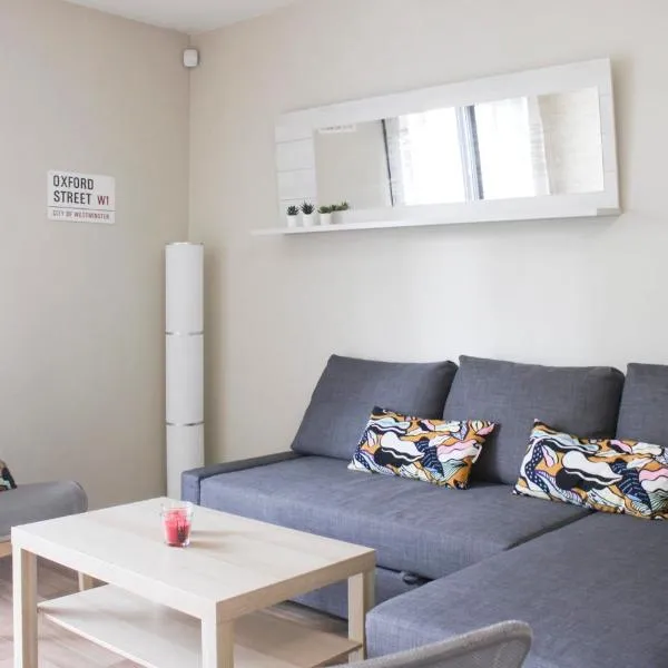 Large cosy nest with balcony in Aubervilliers，位于奥贝维利埃的酒店