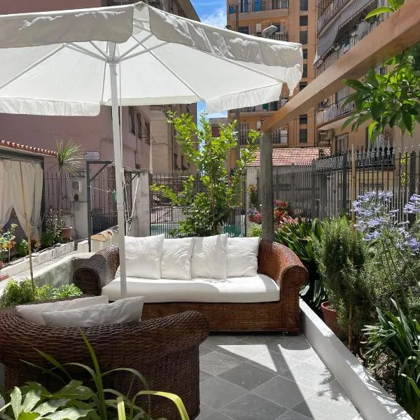 Casa Carla … per le tue vacanze，位于文蒂米利亚的酒店