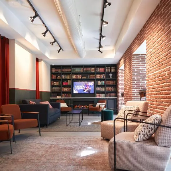 LATROUPE Prado Hostel，位于马德里的酒店
