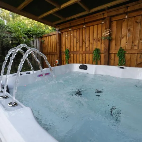 Oasis Retreat Hot Tub Cupar，位于库珀的酒店