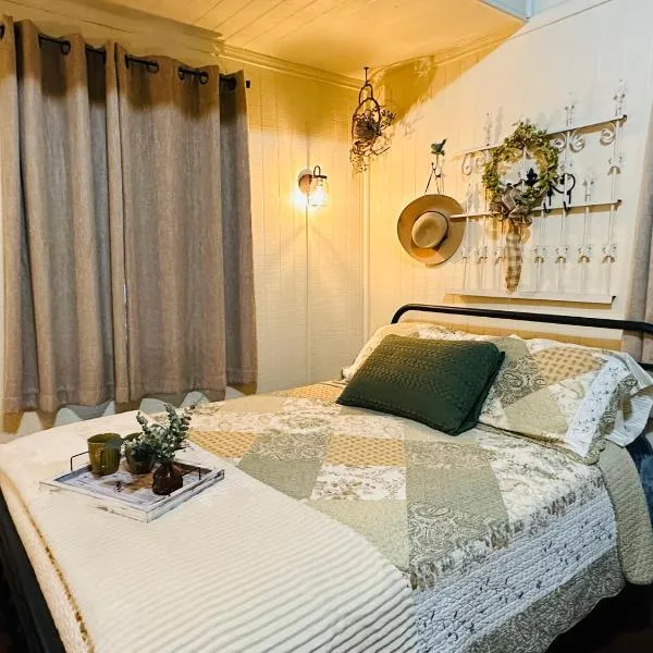Acorn Hideaways Canton Unwind at Green Gables Suite for up to 3，位于Denman Crossroads的酒店