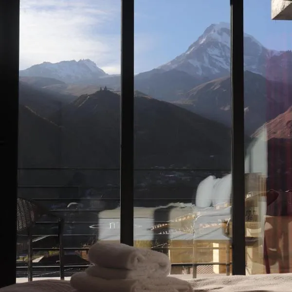 Rooftop Kazbegi，位于卡兹贝吉的酒店