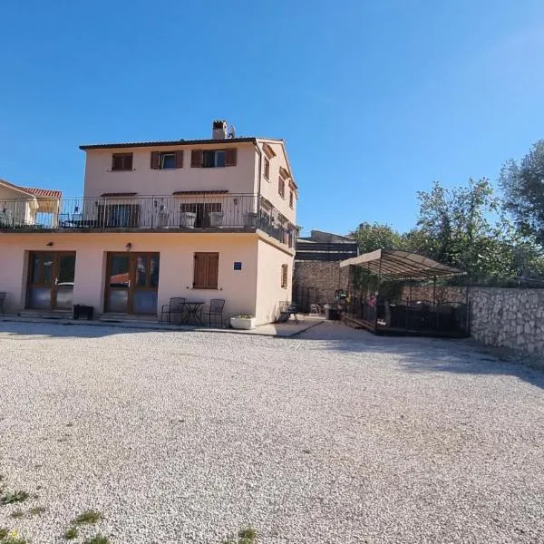 Apartmani Barbara Brseč，位于布鲁赛吉的酒店
