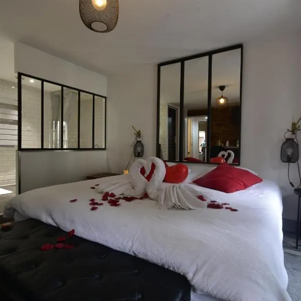 Appartement jacuzzi privatif : Urban Love，位于Balines的酒店