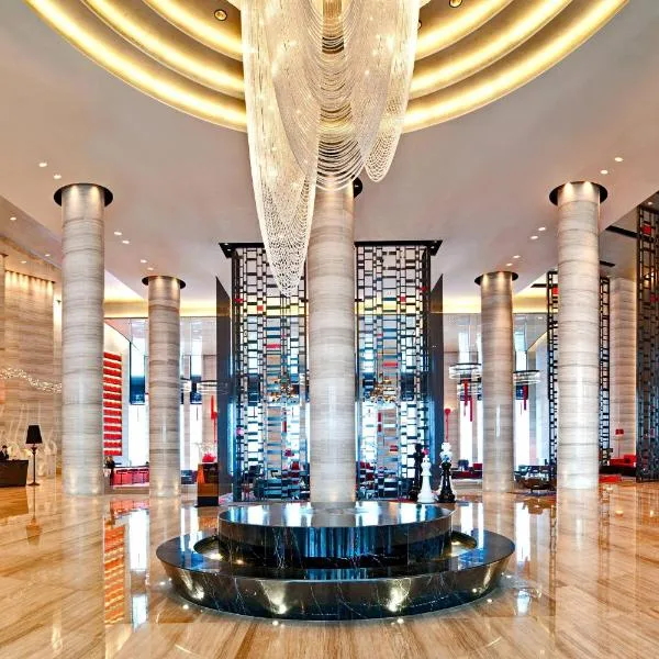 重庆富力艾美酒店，位于九龙坡的酒店