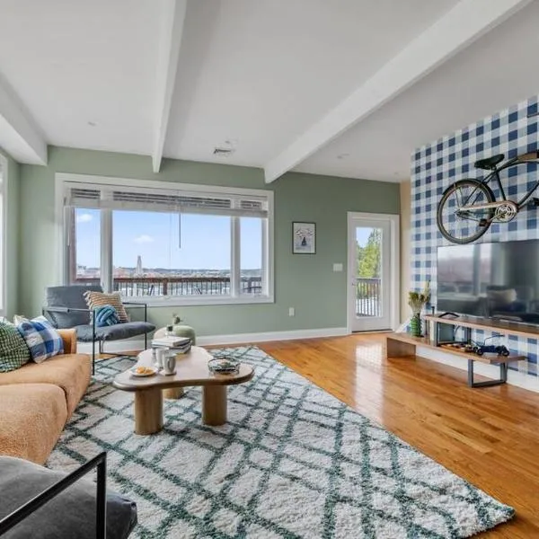 City Skyline - Outside decks - Contemporary，位于匹兹堡的酒店