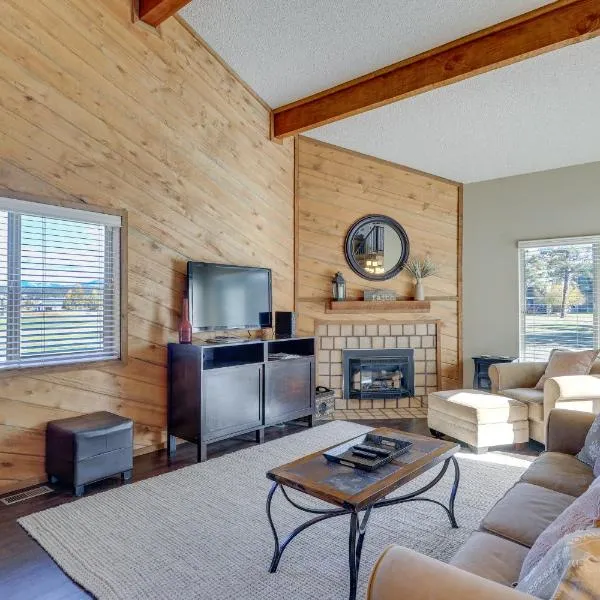 Dog-Friendly Pagosa Springs Condo Near Hot Springs，位于帕戈萨斯普林斯的酒店