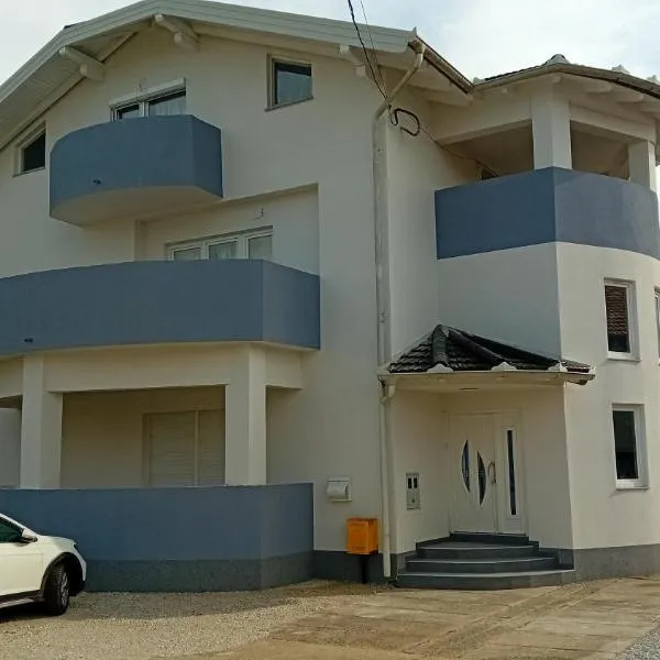 Apartman DE，位于大戈里察的酒店