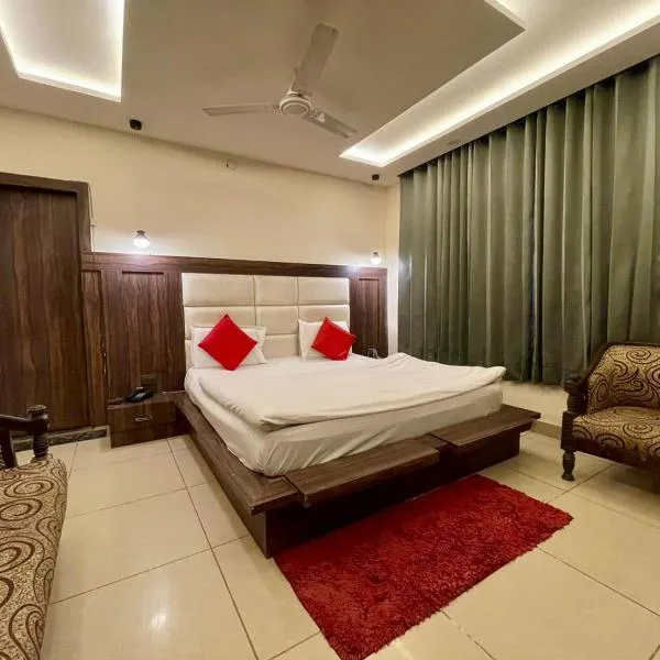 Hotel Himgiri，位于Ranbīrsinghpura的酒店
