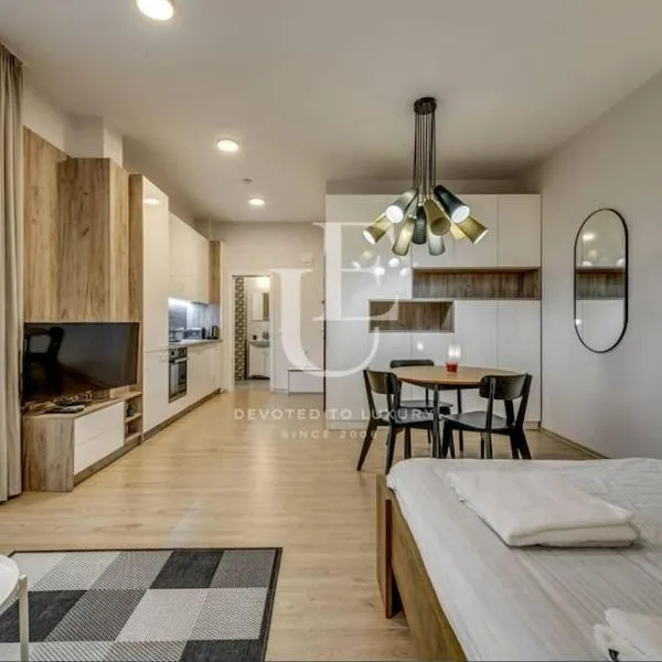 Geneva: A charming patio studio with private parking!,位于索非亚的酒店