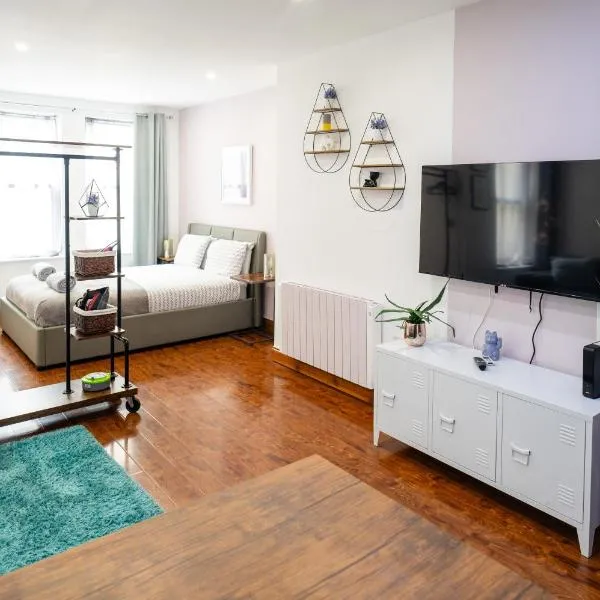 REEF7 - Modern central flat, 5 mins from beach, centre and Bournemouth International Centre，位于伯恩茅斯的酒店