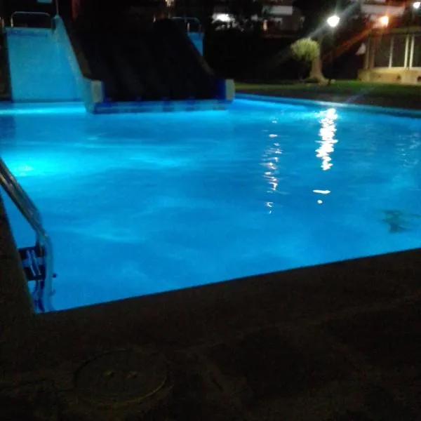 Apartament Blau Park con piscina comunitaria & aire acondicionado，位于埃斯塔蒂特的酒店