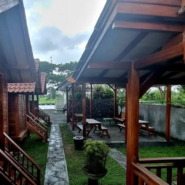 Mayeka Transit Hostel Bandara Internasional Lombok，位于Plambi的酒店