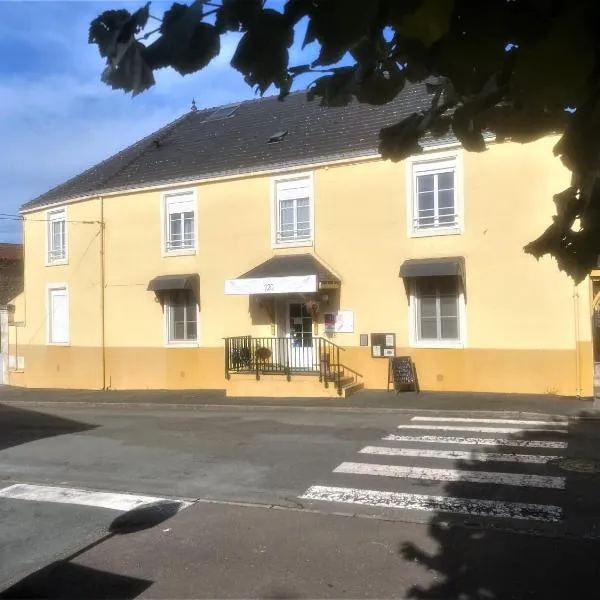 Le 120 - Groupe Logis Hotels - Ex Auberge la Terrasse，位于Saint-Hilaire-de-Voust的酒店