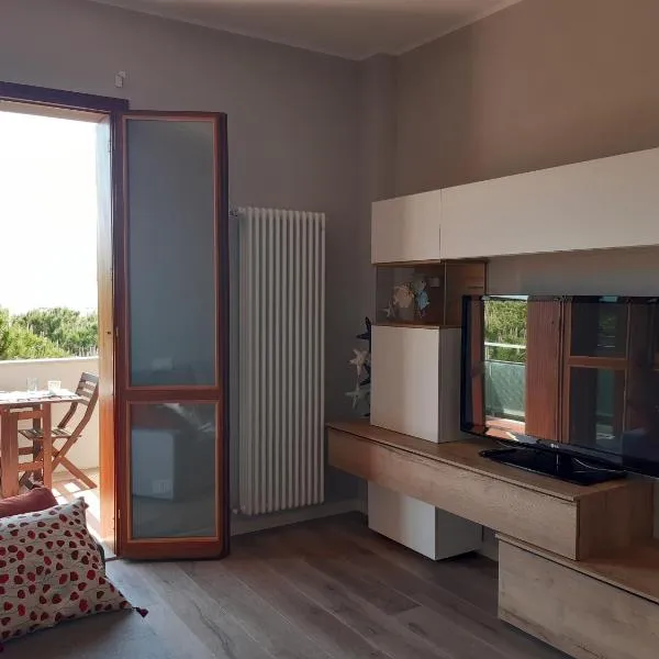 Appartamento con vista mare，位于切塞纳蒂科的酒店