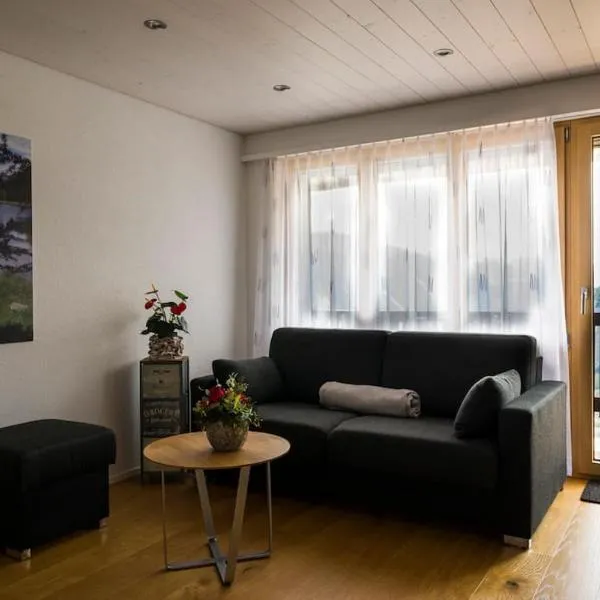 Moderne 2-Zimmer-Wohnung in Albinen mit Aussicht，位于阿尔宾内的酒店
