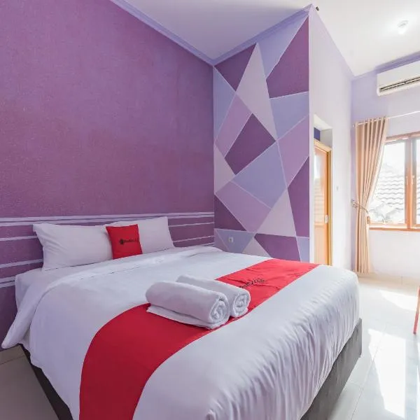 RedDoorz at Jalan Siliwangi Tasikmalaya，位于打横的酒店