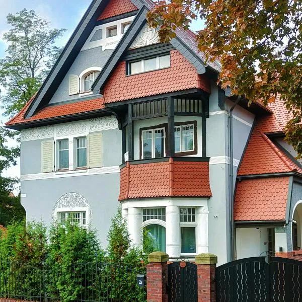 Villa Ley，位于Karpniki的酒店