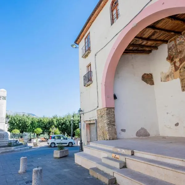 PIAZZA LAURINO Apartments BASIC EXCURSIONS ALTO CILENTO Cammino Giubilare di SantElena，位于Laurino的酒店