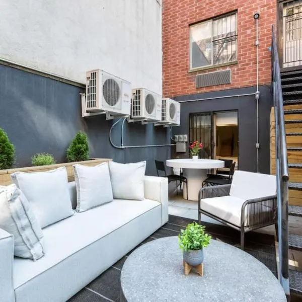 Luxury 3BR Duplex w Private Patio in Upper East，位于纽约的酒店