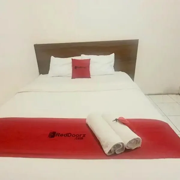 RedDoorz near Universitas PGRI Kanjuruhan，位于Ngebruk的酒店