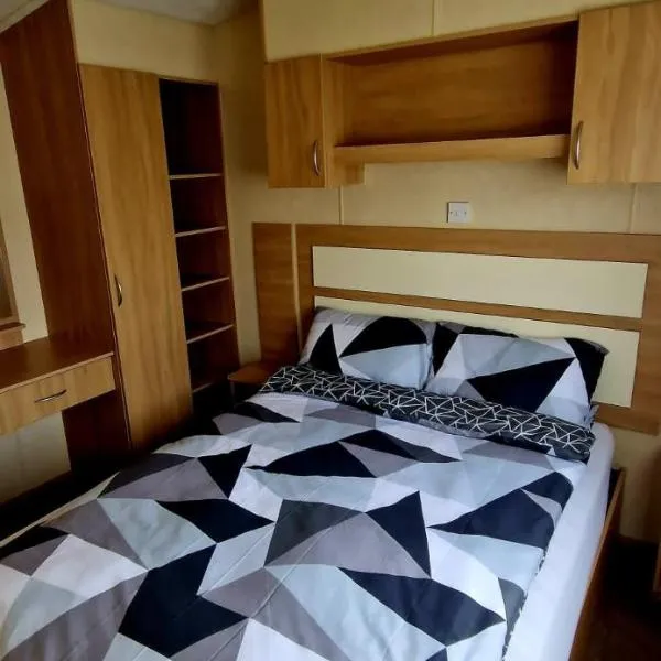 3 bedroom caravan，位于阿贝尔格莱的酒店