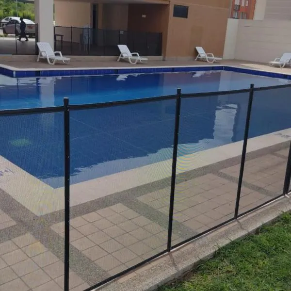 Apartamento vacacional con piscina y parqueadero，位于伊瓦格的酒店