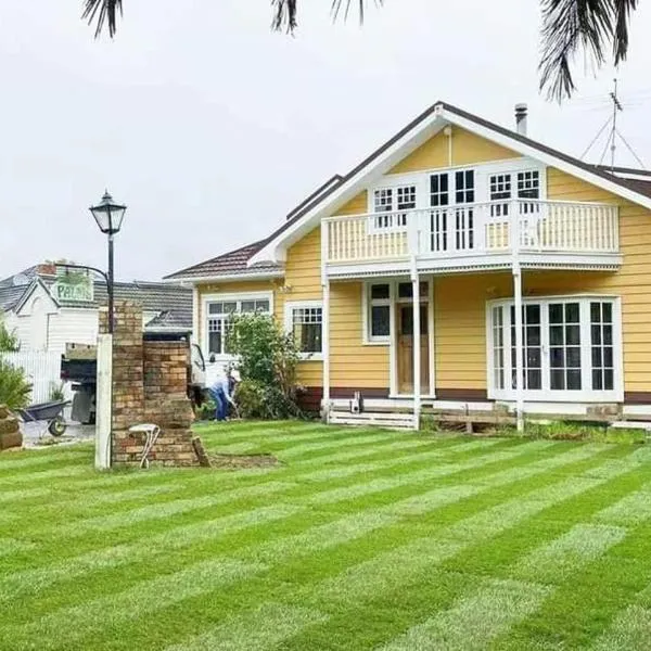 Parakai Geothermal Motel，位于Helensville的酒店