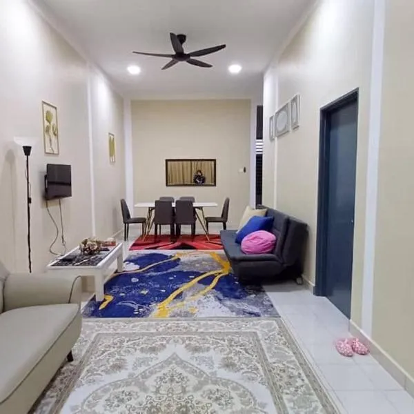 HOMESTAY HONEY PARIT BUNTAR，位于Kampong Sungai Setar的酒店