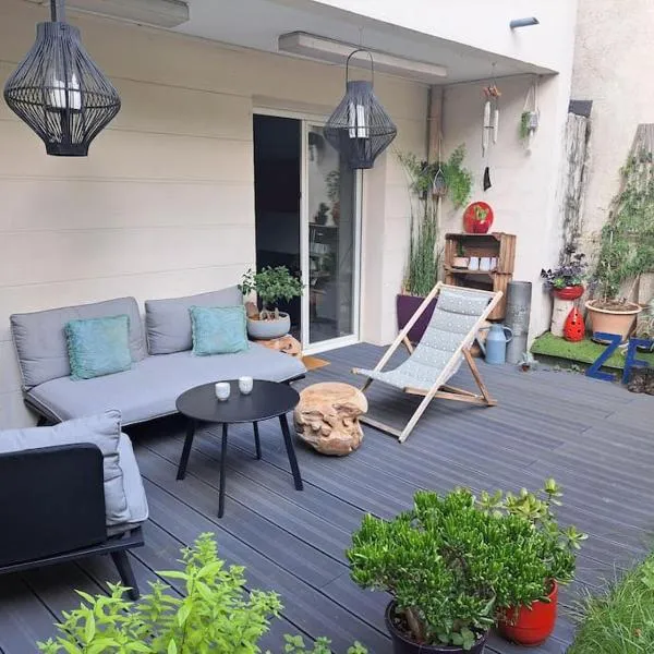 Appartement cosy avec jardin et parking，位于热讷维耶的酒店