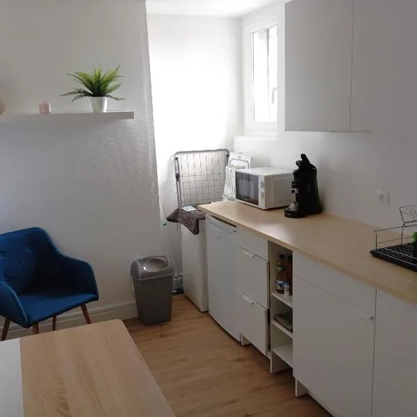 Appartement cosy plein centre，位于Orvaux的酒店