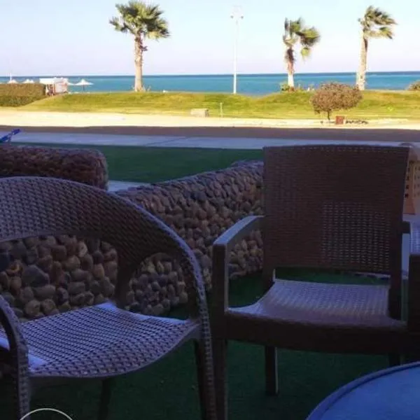 Seaview Chalets in Porto South Beach - Families only，位于艾因苏赫纳的酒店