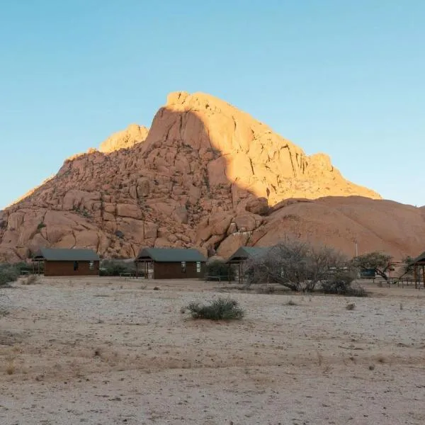 Spitzkoppe Cabin Camp，位于Usakos的酒店
