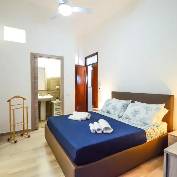 Spiaggia 270 m - Appartamento in centro con Cortile，位于焦约萨马雷阿的酒店
