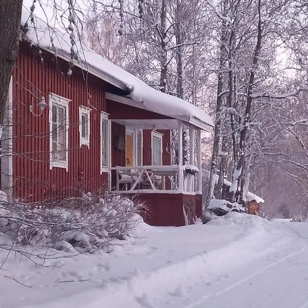 Punainen pihatorppa Hauholla，位于Kuohijärvi的酒店