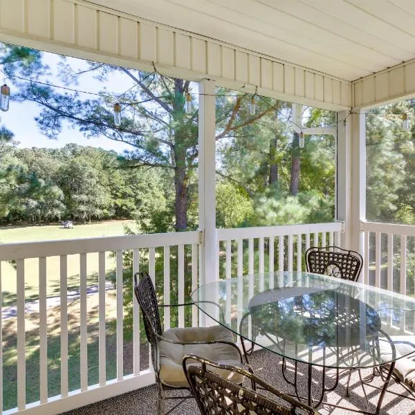 Golf & Resort Perks: Premier Condo 10 mi to Myrtle，位于朗斯的酒店