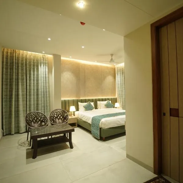 HOTEL LAKSH，位于Māndhar的酒店