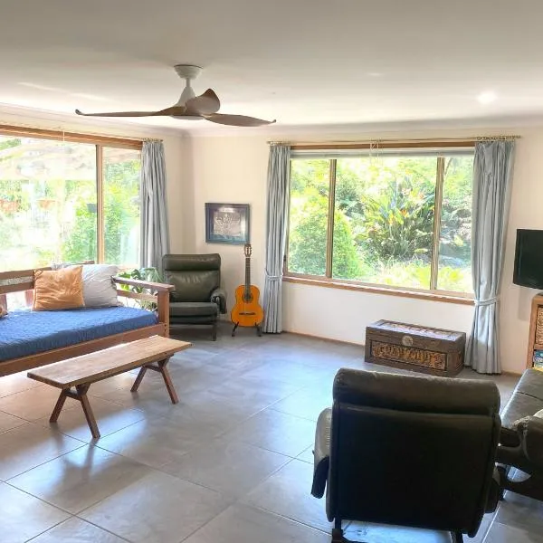 Family home, close to beach and town，位于Moruya Heads的酒店