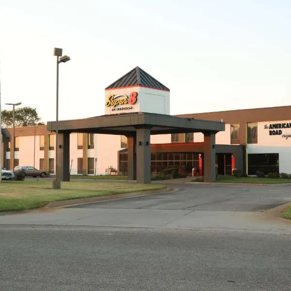 威奇托南速8酒店，位于威奇托的酒店