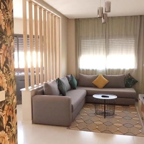 Beautiful apartment next to airport Mohamed V，位于Derroua的酒店
