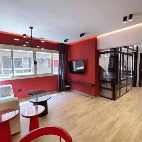 The 2 BDR Scarlet Condo 5 min to CAI Airport，位于开罗的酒店