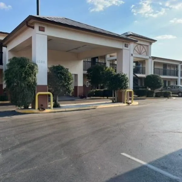 Motel 6 Laurel, MS，位于Ellisville的酒店