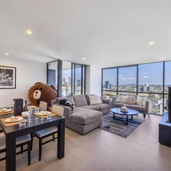 Riverview 2BR delicate Apt, 1min to train station，位于布里斯班的酒店