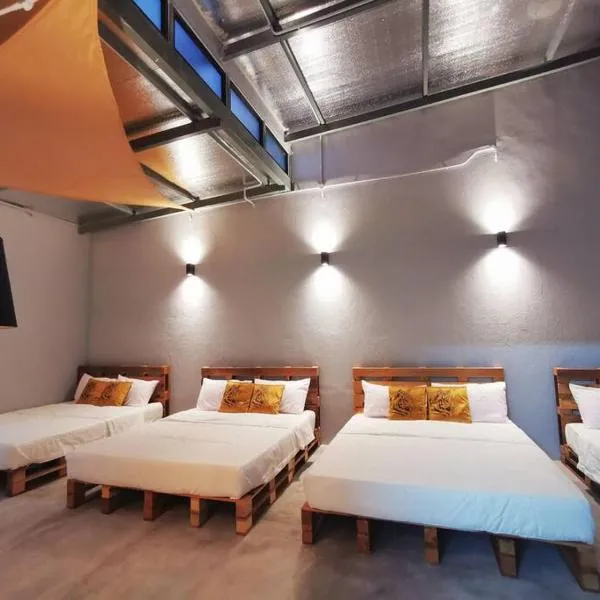 Ipoh town centre glamping home 13pax，位于怡保的酒店
