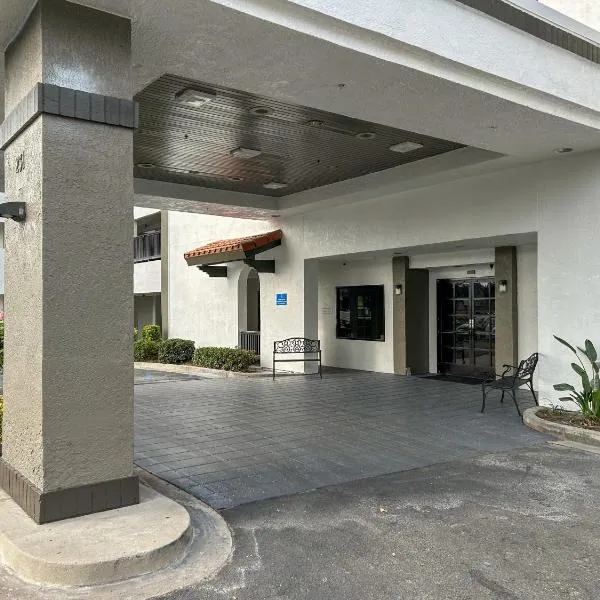 加利福尼亚安大略6号汽车旅馆，位于Mount Baldy的酒店