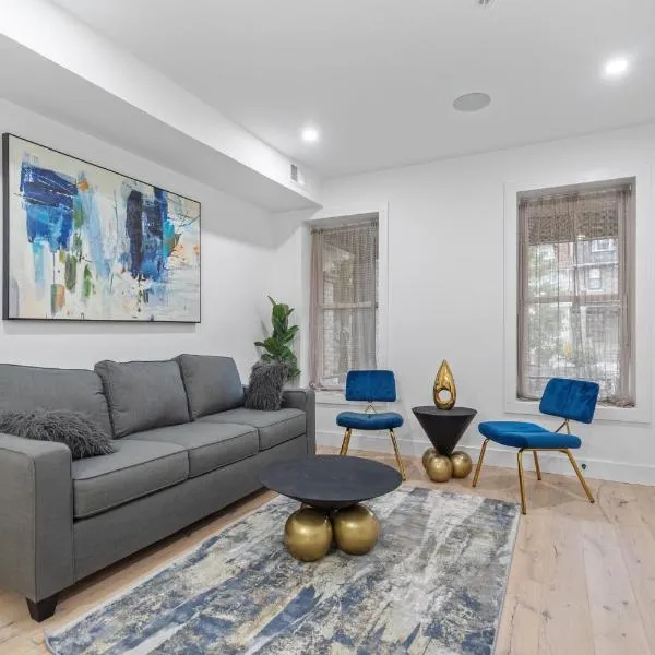 Capitol View 2 DC Townhouse Condo with Private Backyard and Garage Parking，位于华盛顿的酒店