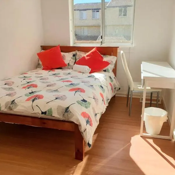 Dana-Private Room in a 3-Bedroom Apartment-3，位于堪培拉的酒店