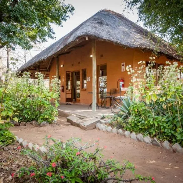 African Sunsets (Bophirimo Self-Catering Guest House)，位于卡萨内的酒店