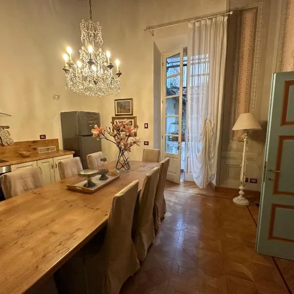 In Centro Lovely Home，位于卢卡的酒店